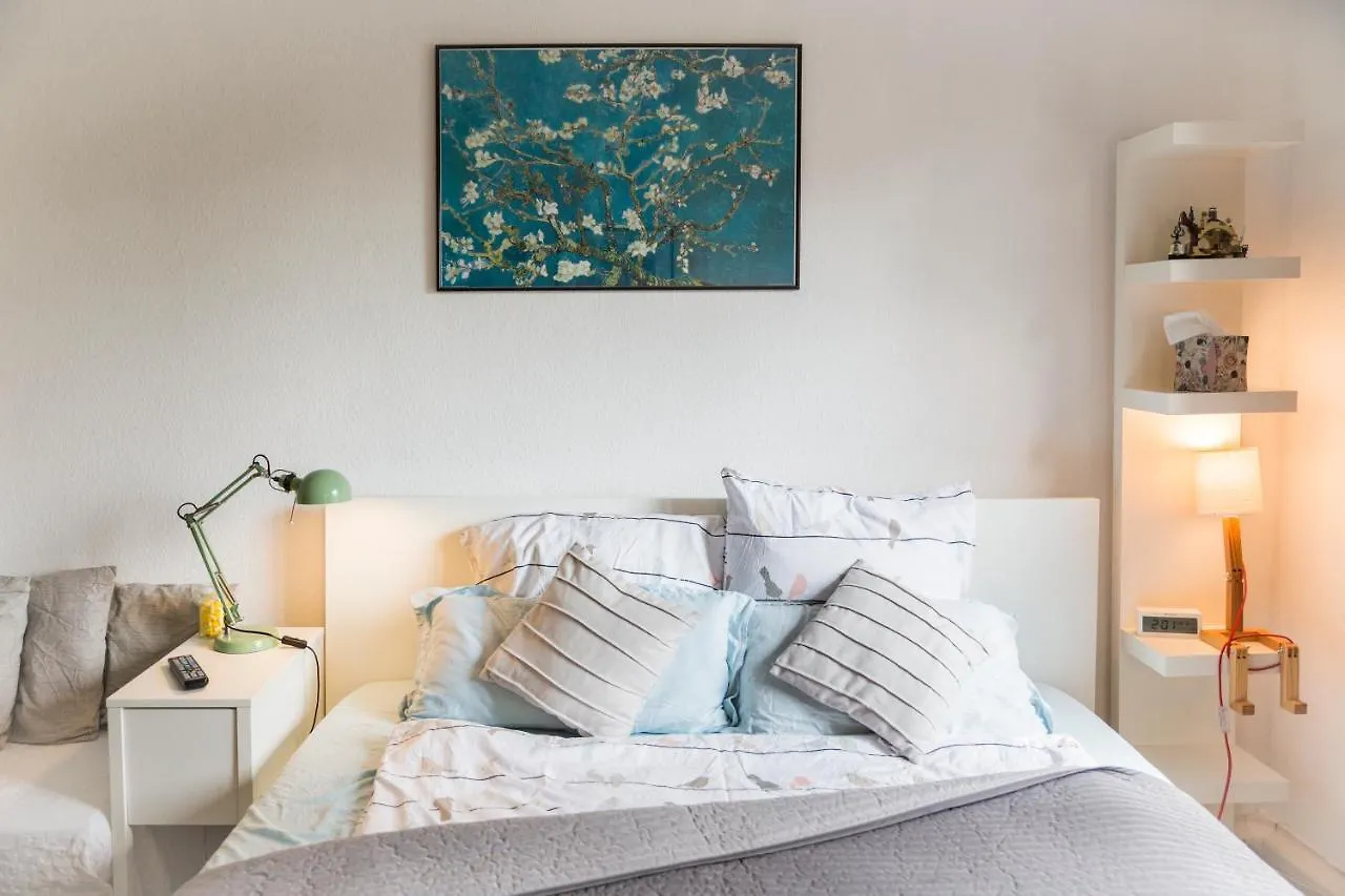 Beautiful Cozy 1-Room Apartment, Near Rhine Düsseldorf Apartment