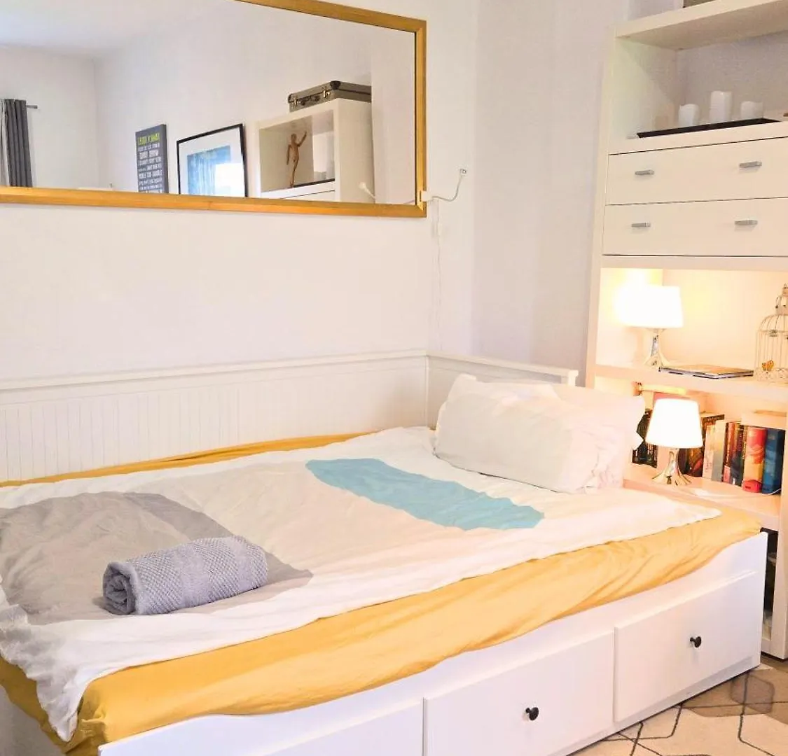 Beautiful Cozy 1-Room Apartment, Near Rhine Düsseldorf Deutschland