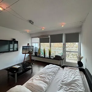 loft-living-appartement-am-hohenzollernring.topcolognehotels.com/