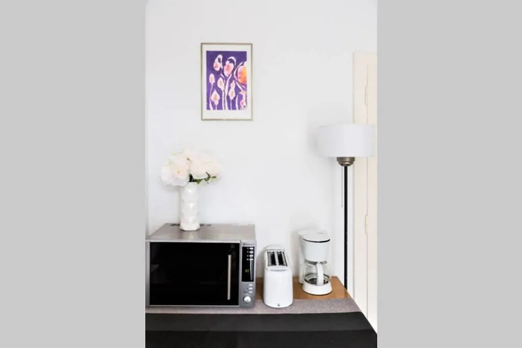 Beautiful Cozy 1-Room Apartment, Near Rhine Dusseldorf Apartment